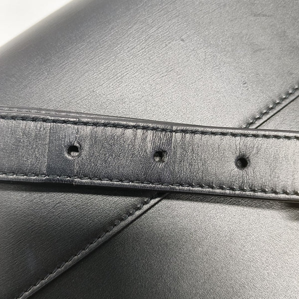 MANHATTAN Medium Calfskin Black