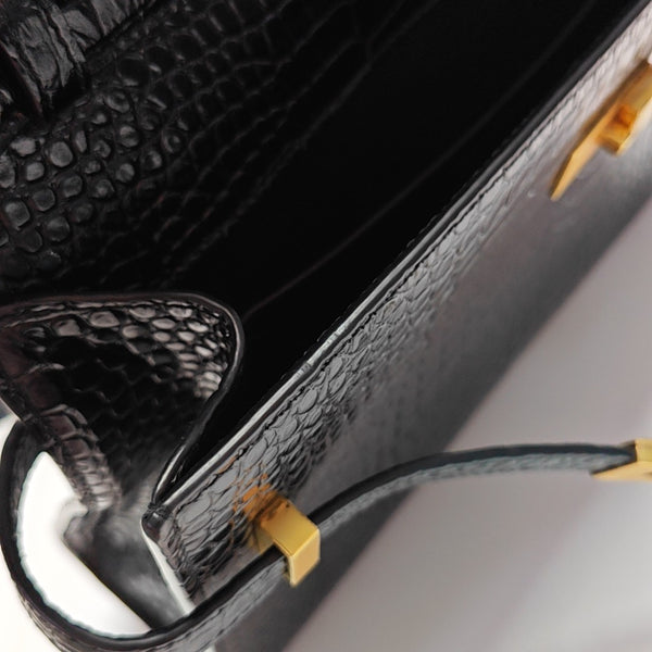 MANHATTAN Medium Calfskin Black