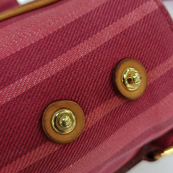 Canvas Red