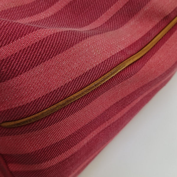 Canvas Red