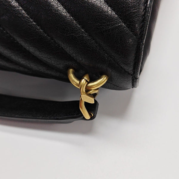 COLLEGE Medium Chevron Lambskin Black