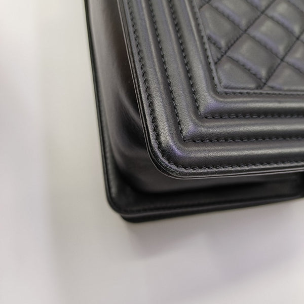 BOY CHANEL Small Quilted Calfskin Black