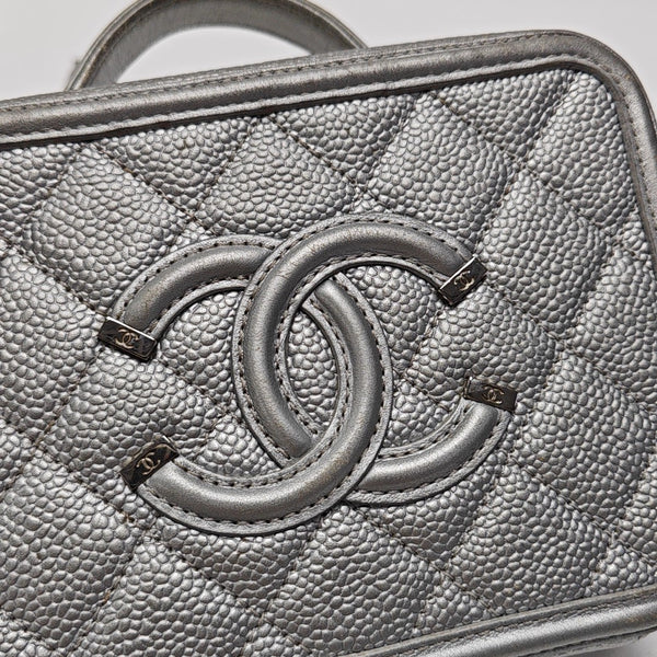 FILIGREE Small Quilted Grained Calfskin Silver