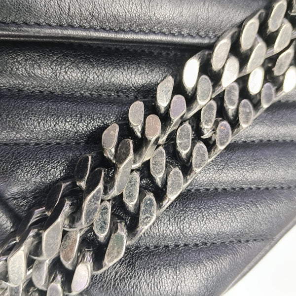 COLLEGE Medium Chevron Lambskin Black