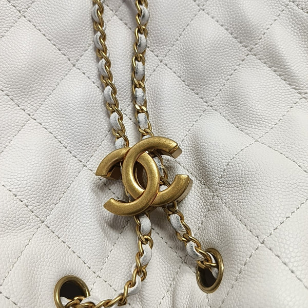 CHANEL 25 Mediano Piel de Becerro Acolchada Blanca