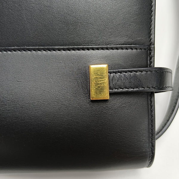 MANHATTAN Medium Calfskin Black