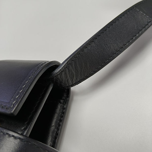 MANHATTAN Medium Calfskin Black