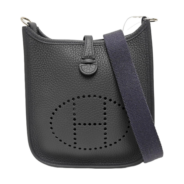 Evelyne 17 Clemence Gray