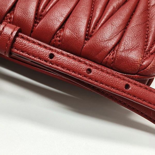 Authenticated pre-owned Matelassé Lambskin Red - Shoulder Bag at Looply