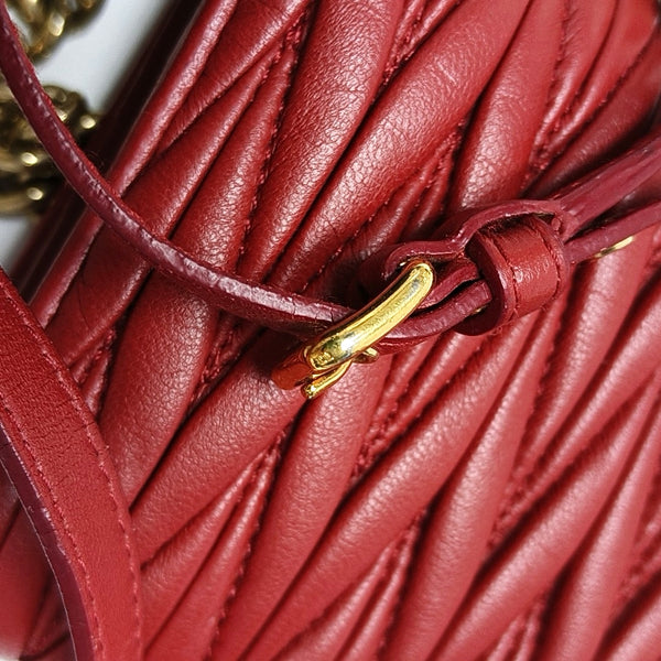 Authenticated pre-owned Matelassé Lambskin Red - Shoulder Bag at Looply