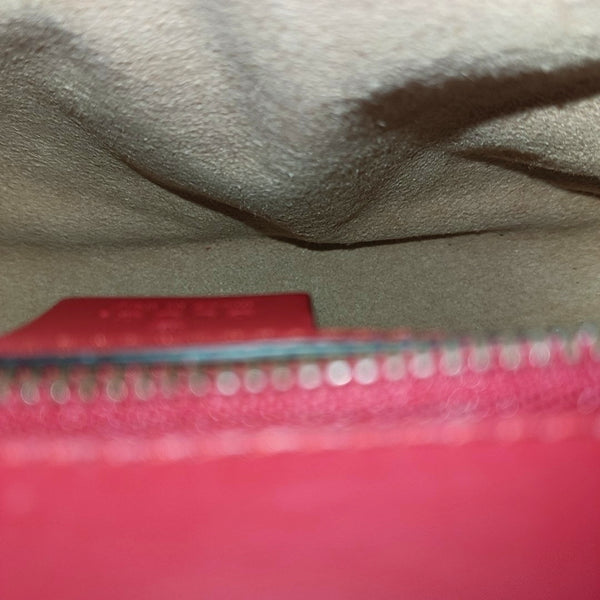 Authenticated pre-owned GG Marmont Medium Calfskin Red - Shoulder Bag at Looply