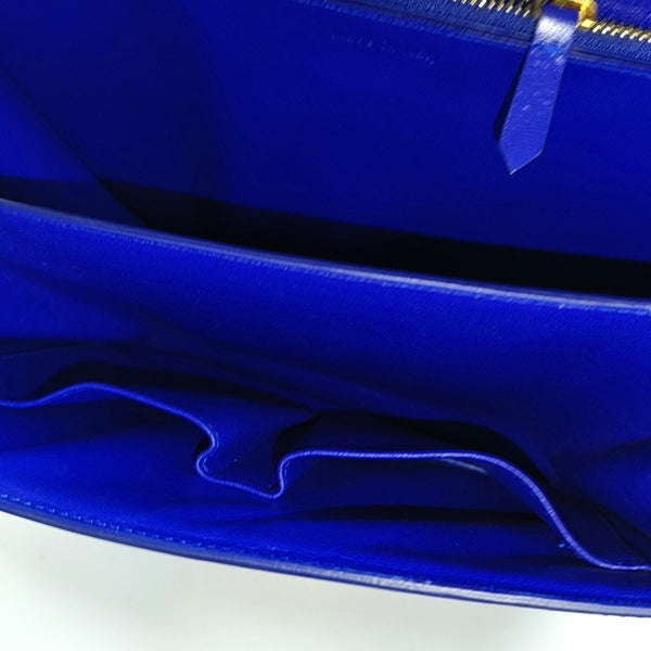 Authenticated pre-owned CLASSIC BOX Medium Calfskin Blue - Shoulder Bag at Looply