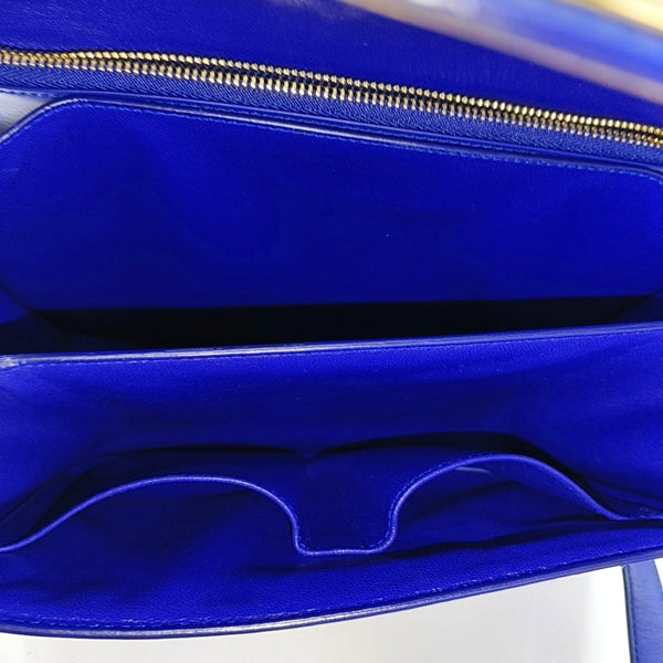 Authenticated pre-owned CLASSIC BOX Medium Calfskin Blue - Shoulder Bag at Looply
