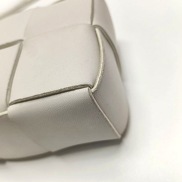Authenticated pre-owned Cassette Lambskin White - Shoulder Bag at Looply