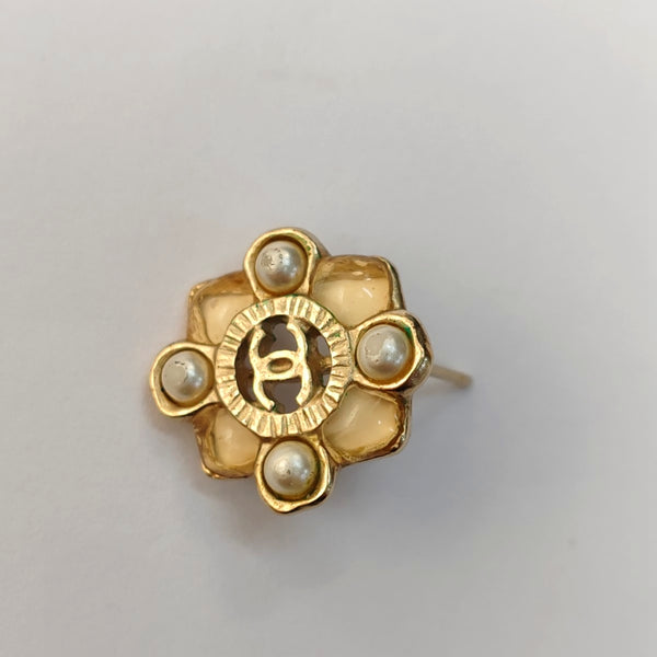 Authenticated pre-owned CC Stud Earrings Gold-tone Metal Faux Pearl Earring - Earrings at Looply
