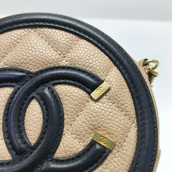 Authenticated pre-owned Filigree Quilted Grained Calfskin Beige - Shoulder Bag at Looply
