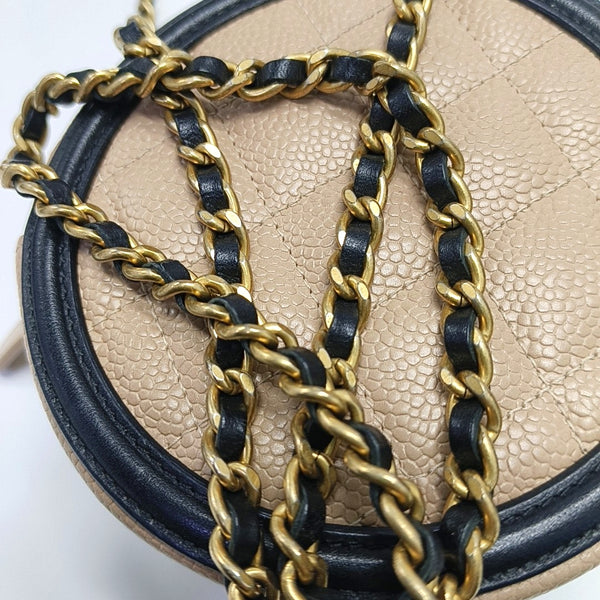 Authenticated pre-owned Filigree Quilted Grained Calfskin Beige - Shoulder Bag at Looply