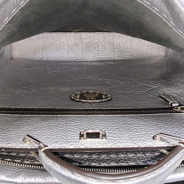 Authenticated pre-owned Peekaboo Calfskin Silver - Shoulder Bag at Looply