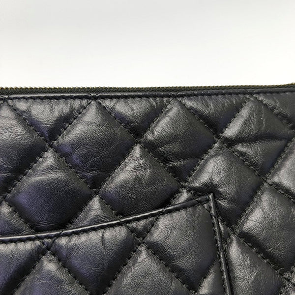 Authenticated pre-owned 2.55 East West Quilted Calfskin Black - Clutch at Looply