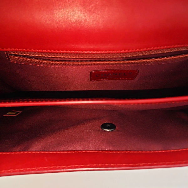 Authenticated pre-owned Classic Flap Quilted Lambskin Red - Shoulder Bag at Looply