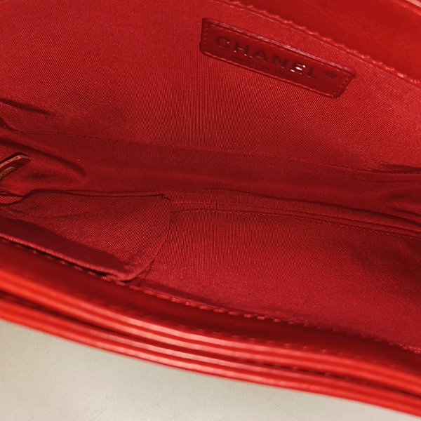 Authenticated pre-owned Boy Chanel Large Quilted Calfskin Red - Crossbody Bag at Looply