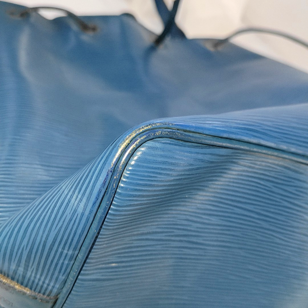 Authenticated pre-owned NéoNoé PM Calfskin Blue - Handbags at Looply