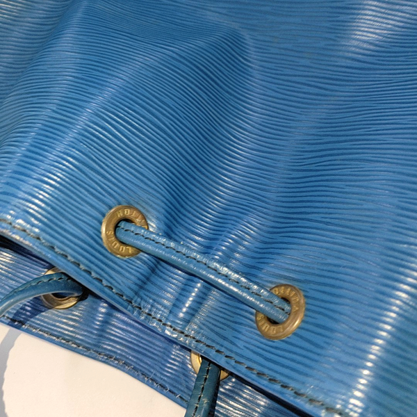 Authenticated pre-owned NéoNoé PM Calfskin Blue - Handbags at Looply