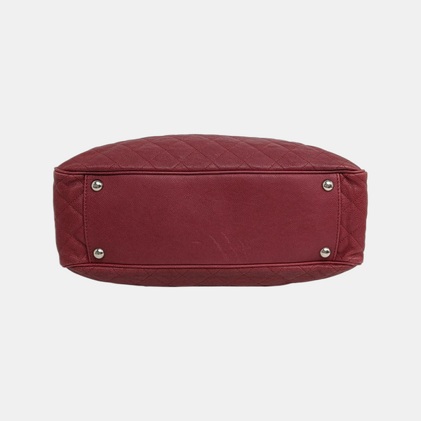 Authenticated pre-owned Chanel GST Large Quilted Grained Calfskin Red - Shoulder Bag at Looply
