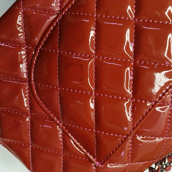 Authenticated pre-owned Classic Flap Quilted Patent Leather Red - Crossbody Bag at Looply