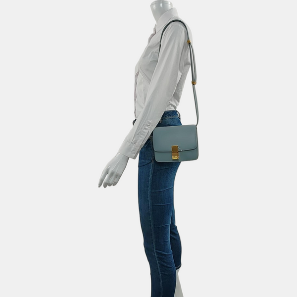Authenticated pre-owned Classic Box Calfskin Blue - Shoulder Bag at Looply