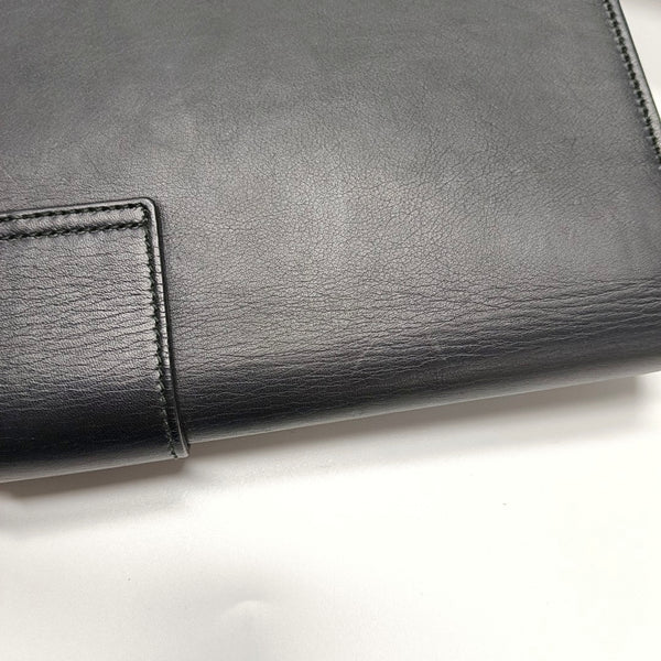 Authenticated pre-owned Chyc Y Ligne Calfskin Black - Clutch at Looply
