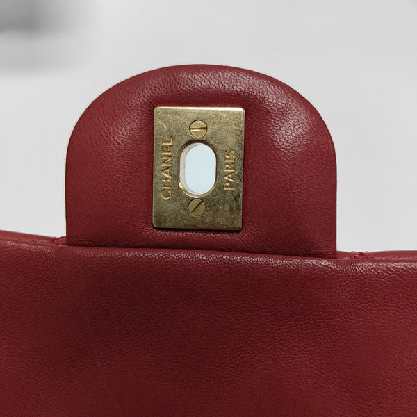 Authenticated pre-owned Classic Flap Medium Quilted Lambskin Red - Shoulder Bag at Looply