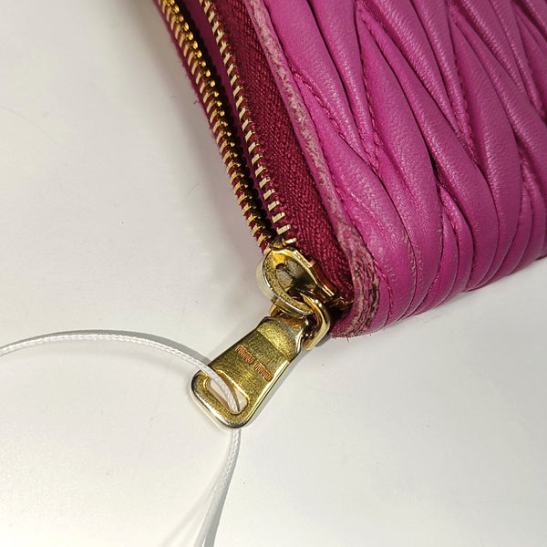 Authenticated pre-owned Matelassé Quilted Lambskin Pink Wallet - Wallet at Looply
