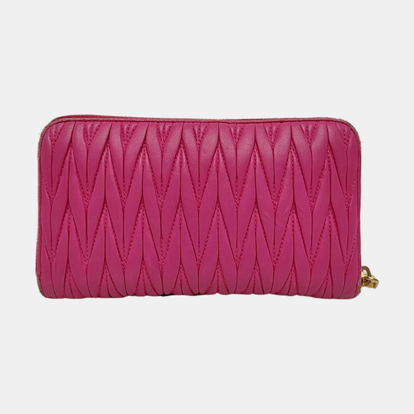 Authenticated pre-owned Matelassé Quilted Lambskin Pink Wallet - Wallet at Looply