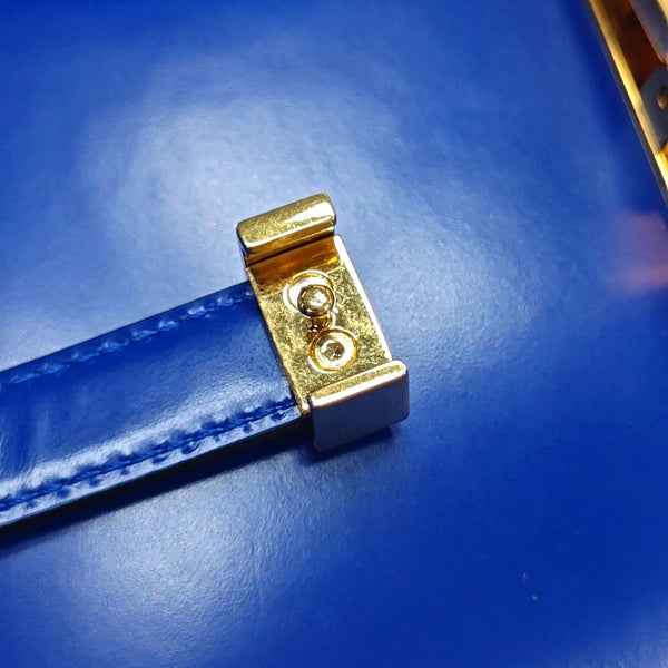 Authenticated pre-owned Classic Box Medium Calfskin Blue - Shoulder Bag at Looply