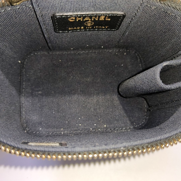 Authenticated pre-owned Vanity Case Small Quilted Lambskin Black - Crossbody Bag at Looply