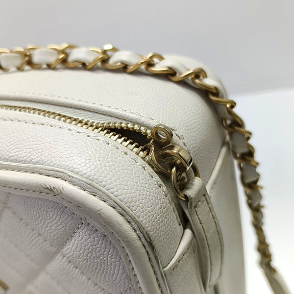 Authenticated pre-owned Filigree Large Quilted Grained Calfskin White - Shoulder Bag at Looply