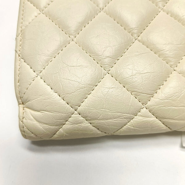 Authenticated pre-owned 2.55 Quilted Calfskin White Wallet - Wallet at Looply