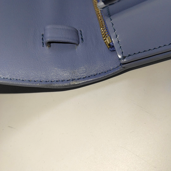 Authenticated pre-owned CLASSIC BOX Medium Calfskin Blue - Shoulder Bag at Looply