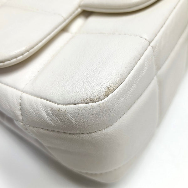 Authenticated pre-owned Classic Flap Medium Lambskin White - Crossbody Bag at Looply