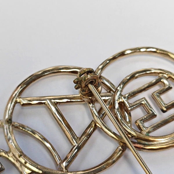 Authenticated pre-owned Gold-tone Metal Brooch - Brooch at Looply