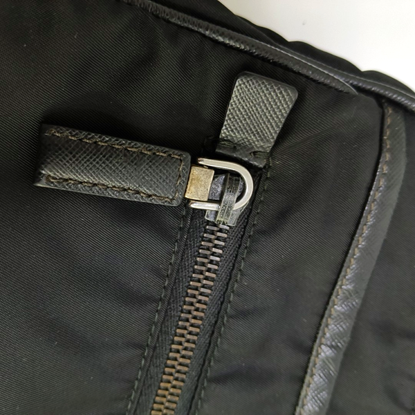 Authenticated pre-owned Nylon Crossbody Bag Nylon Black - Crossbody Bag at Looply
