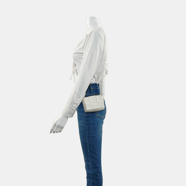 Authenticated pre-owned Cassette Small Calfskin White - Shoulder Bag at Looply