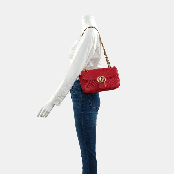 Authenticated pre-owned GG Marmont Medium Calfskin Red - Shoulder Bag at Looply