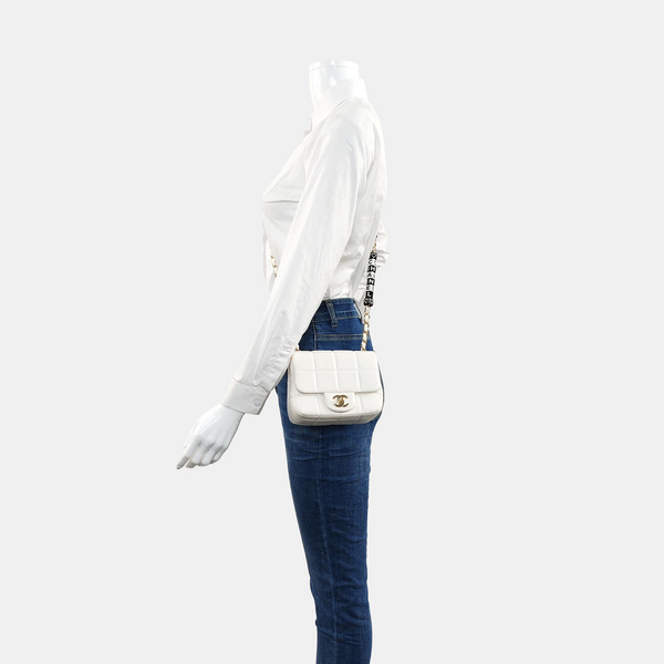 Authenticated pre-owned Classic Flap Medium Lambskin White - Crossbody Bag at Looply