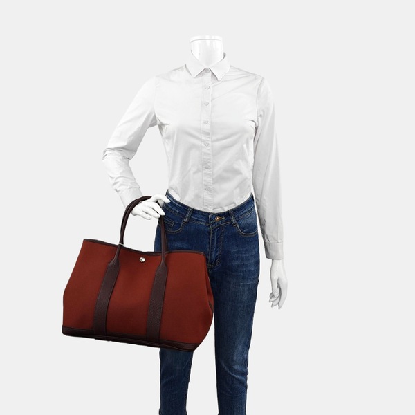 Authenticated pre-owned Garden Party Canvas Red - Top Handle Bag at Looply