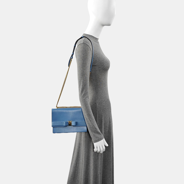 Vara Medium Calfskin Blue