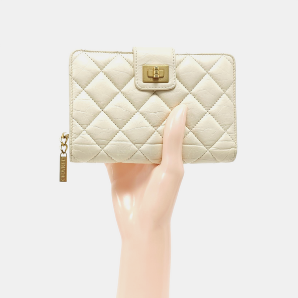 Authenticated pre-owned 2.55 Quilted Calfskin White Wallet - Wallet at Looply