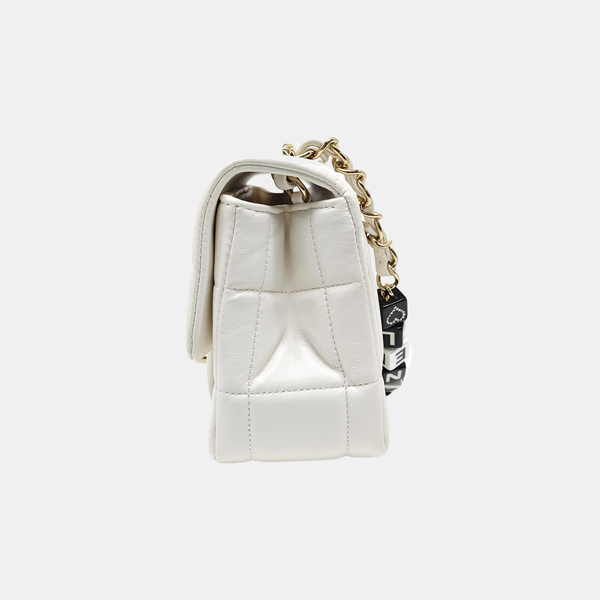 Authenticated pre-owned Classic Flap Lambskin White - Shoulder Bag at Looply