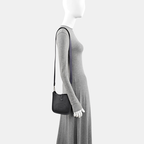 Evelyne 17 Clemence Gray